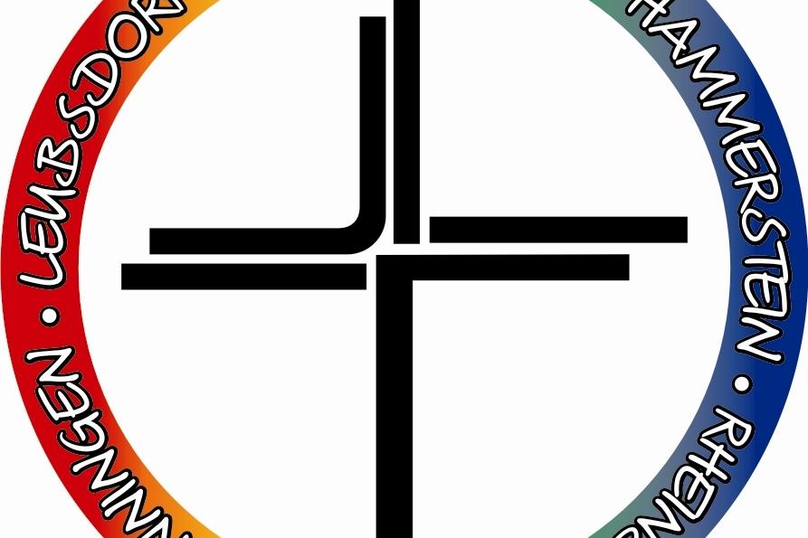 Man sieht ein schwarzes Kreuz. Darum ein Regenbogenkranz mit der Beschriftung: Bad Hönningen, Leubsdorf, Leutesdorf, Hammerstein, Rheinbrohl